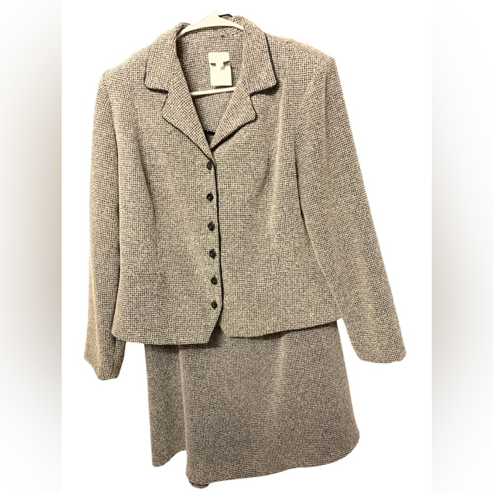 Vintage db collection ladies 2pc dark gray and off white light weight suit 16